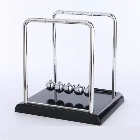 Newtons Cradle, Classic Pendulum with 5 Balls